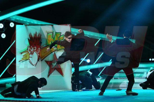 FOTO / Robert, campion mondial la arte marțiale mixte, recreează o scenă din “Matrix”, în marea finală “Next Star”