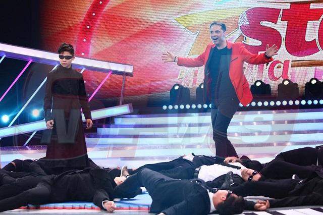 FOTO / Robert, campion mondial la arte marțiale mixte, recreează o scenă din “Matrix”, în marea finală “Next Star”