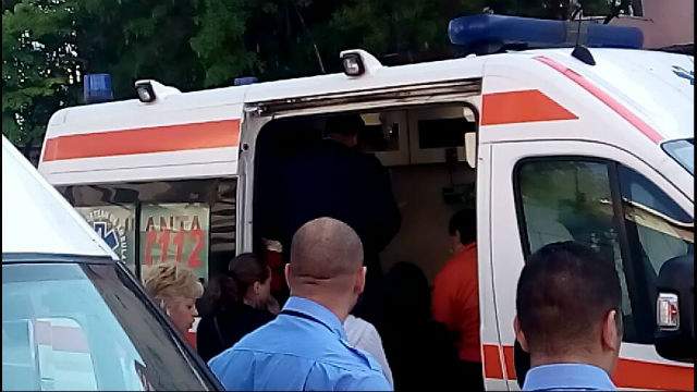 FOTO / Momente cumplite în Năvodari! Un copil de 3 ani a căzut într-un bazin. Ambulanţa a sosit de urgenţă