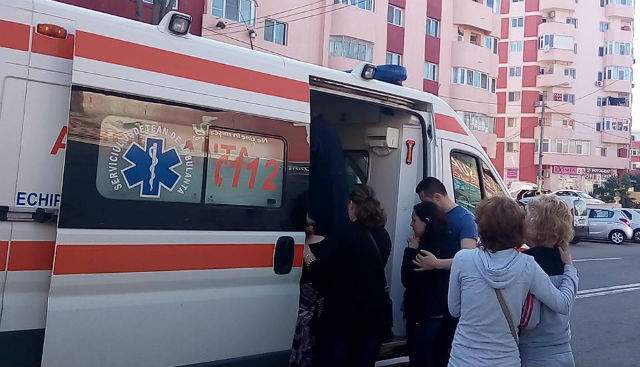 FOTO / Momente cumplite în Năvodari! Un copil de 3 ani a căzut într-un bazin. Ambulanţa a sosit de urgenţă