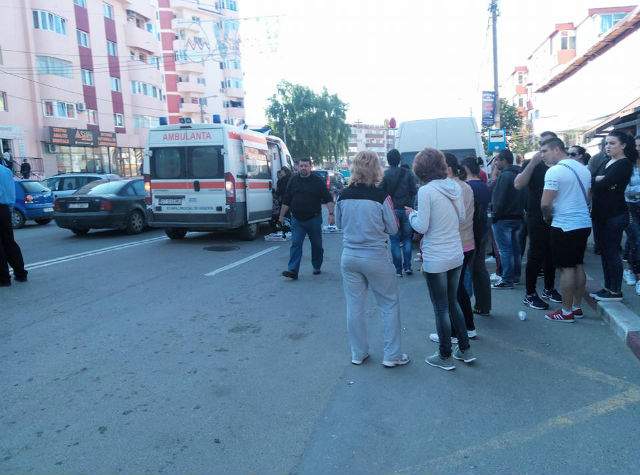 FOTO / Momente cumplite în Năvodari! Un copil de 3 ani a căzut într-un bazin. Ambulanţa a sosit de urgenţă