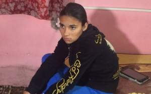 FOTO / Are doar 19 ani, dar riscă să moară în orice clipă! Cum arată puştoaica din România care cântăreşte doar 21 de kilograme