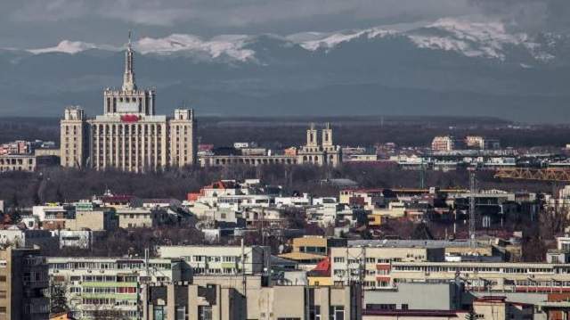 FOTO / Fenomen senzaţional vizibil în Bucureşti! Munţii Carpaţi au putut fi admiraţi din cartierul Colentina