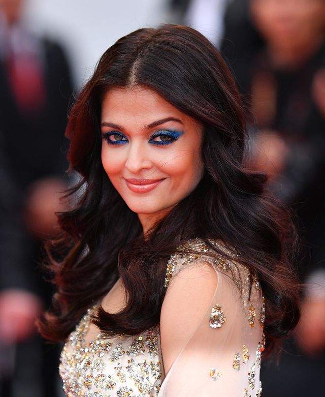 FOTO / Aishwarya Rai, strălucitoare pe covorul roşu. A reuşit să-şi ascundă kilogramele în plus, după ce a fost acuzată că e prea grasă