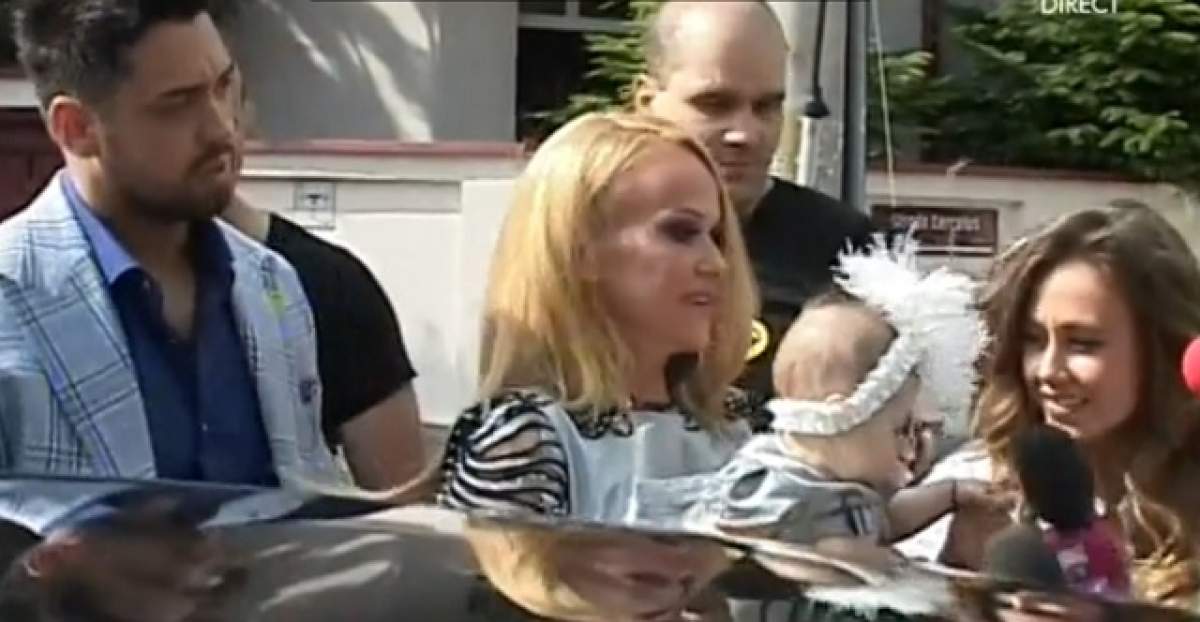 VIDEO / Anda Adam şi fiica ei au ajuns la biserică!  Primele imagini de la botezul micuţei Evelin