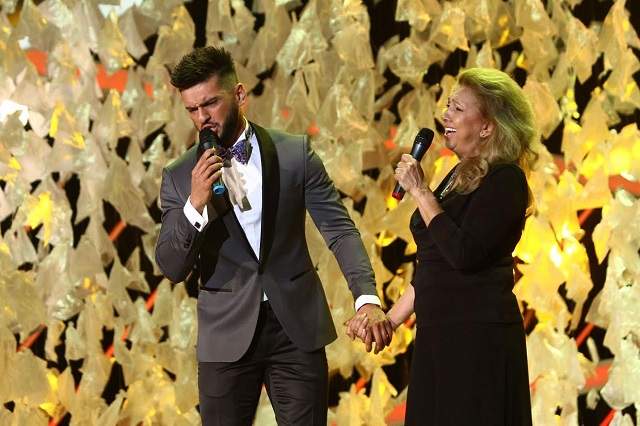 FOTO / Dorian Popa, de mână cu cea mai importantă femeie din viaţa lui pe scenă! "Am vrut să fie un moment special"