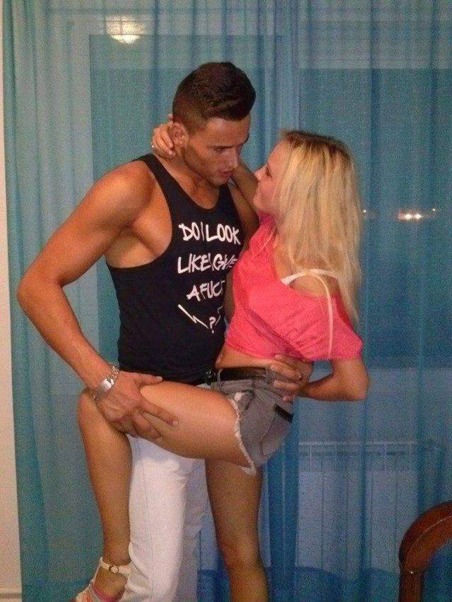 FOTO / S-a iubit cu multe blonde, iar acum îşi încearcă norocul cu brunete!? Ipostaza inedită în care a fost surprins Traian de la "Mireasă pentru fiul meu"
