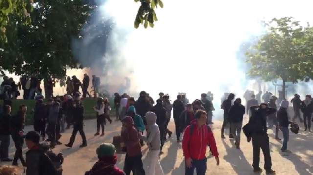 Haos în Paris! Mii de oameni au ieşit pe străzi pentru a-şi striga nemulţumirile! Autorităţile au intervenit cu gaze lacrimogene