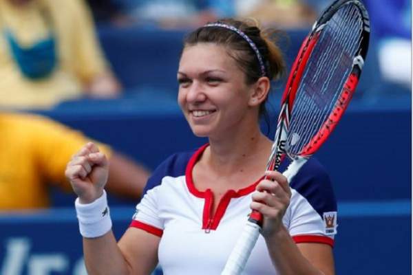 FOTO / A gafat zilele trecute, dar şi-a luat revanşa! Simona Halep a îmbrăcat o rochie sexy şi a arătat fabulos