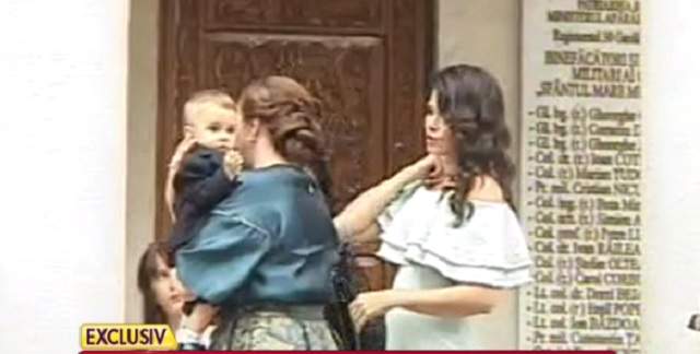 VIDEO / Alina Pușcaș a ajuns la biserică! Prezentatoarea TV își botează astăzi băiețelul! Primele imagini cu vedeta