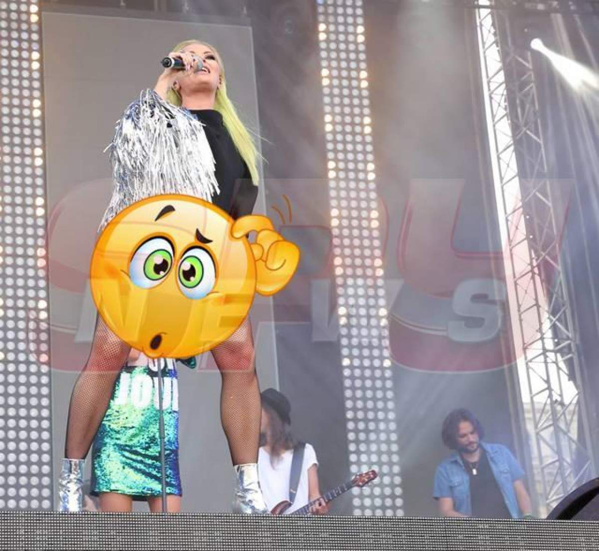 FOTO / Rochia extrem de scurtă nu a împiedicat-o să facă show pe scenă! Delia s-a dezlănţuit la FORZA ZU şi a arătat ce ascunde sub haine