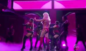 VIDEO / Britney Spears, show ca la 20 de ani pe scena de la Billboard Music Awards! Artista a dansat şi şi-a etalat trupul scăpat de sub tirania kilogramelor în plus şi a celulitei