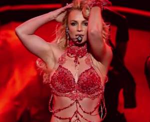VIDEO / Britney Spears, show ca la 20 de ani pe scena de la Billboard Music Awards! Artista a dansat şi şi-a etalat trupul scăpat de sub tirania kilogramelor în plus şi a celulitei