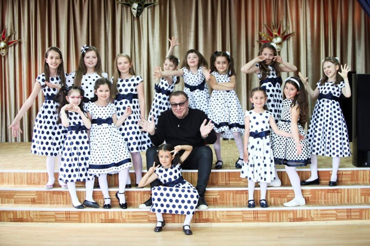 De 1 iunie, Gabriel Cotabiţă zâmbeşte alături de copii