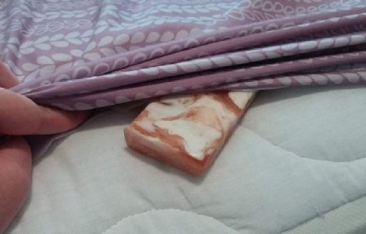 A pus un săpun sub lenjerie înainte să se culce. Ce s-a întâmplat la câteva ore după te va face şi pe tine să adopţi obiceiul