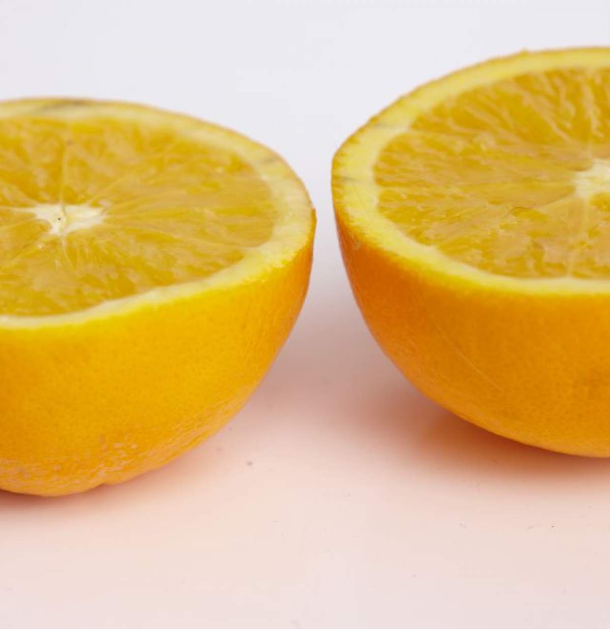 ÎNTREBAREA ZILEI - JOI: Cum îți iluminezi tenul instantaneu? Încearcă astăzi cojile de portocale
