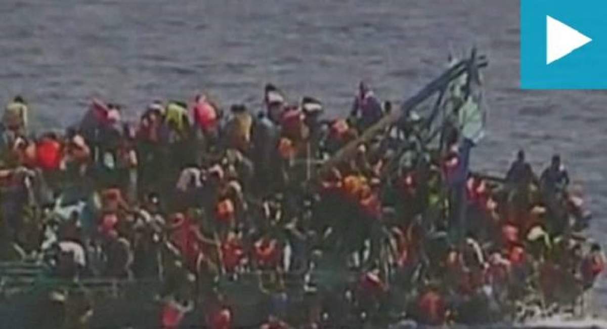 VIDEO / Momente teribile pentru sute de imigranţi! Barca s-a scufundat şi o femeie a fost decapitată
