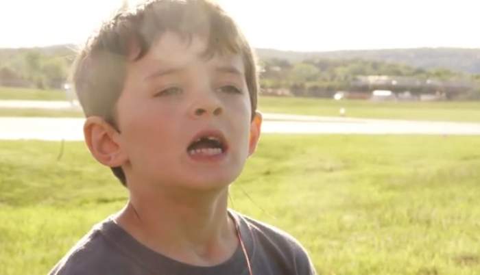 VIDEO / Doar în filme ai fi crezut că poţi vedea aşa ceva! Un tată i-a scos dintele fiului său cu elicopterul