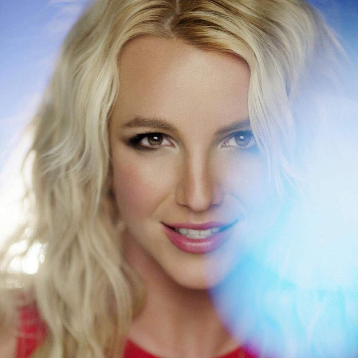 VIDEO / Britney Spears, într-un costum minuscul la piscină. Ce a  lăsat la vedere cântăreaţa care în ultimii ani s-a luptat cu kilogramele în plus