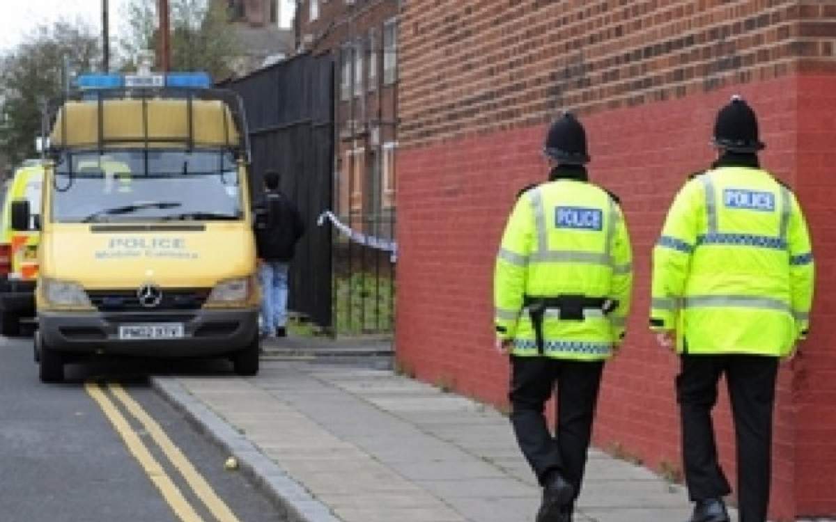 VIDEO / Ce le-au făcut nişte manelişti români poliţiştilor din Anglia! Aşa ceva vezi o dată în viaţă