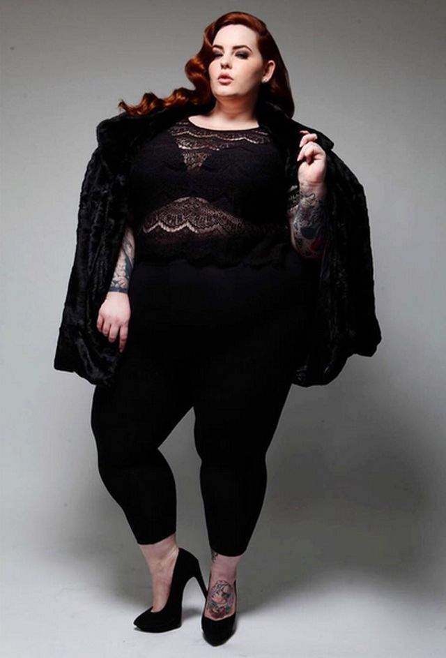 FOTO / Tess Holliday şi-a etalat burta de gravidă în costum de baie! Fotomodelul XXL este extrem de mândru de formele lui