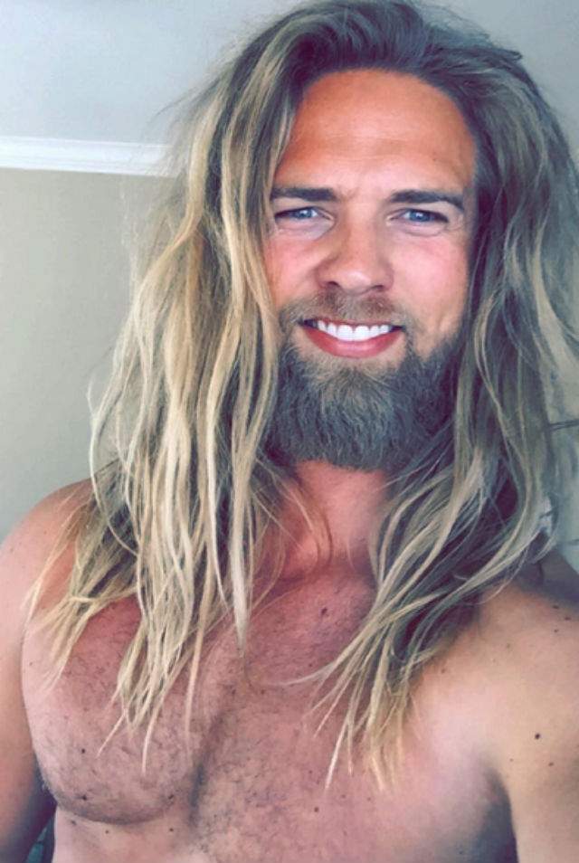 FOTO / "Viking-ul" care nu cucereşte teritorii, ci inimile femeilor! Acest bărbat face furori pe Instagram
