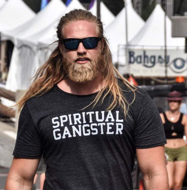 FOTO / "Viking-ul" care nu cucereşte teritorii, ci inimile femeilor! Acest bărbat face furori pe Instagram