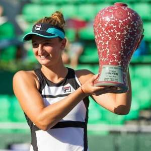 Simona Halep, victorie de senzație împotriva Timeei Bacsinszky! Pe cine va întâlni în turul următor