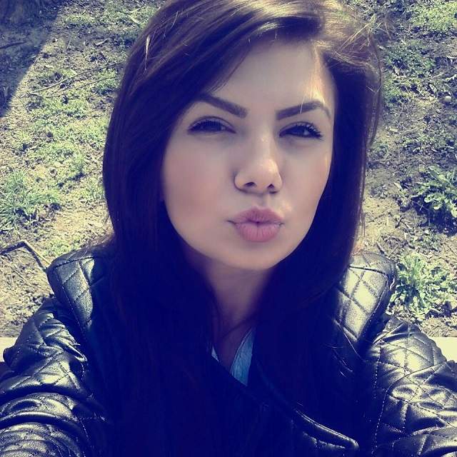 Imagini fierbinţi cu o bombă sexy de la Şcoala de Poliţie! Bărbaţii ar face coadă la ea, pentru a fi încătuşaţi