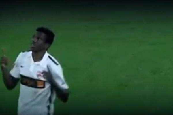 Imaginea prăbuşirii lui Patrick Ekeng pe teren! Moartea l-a secerat sub ochii colegilor. VIDEO copleşitor