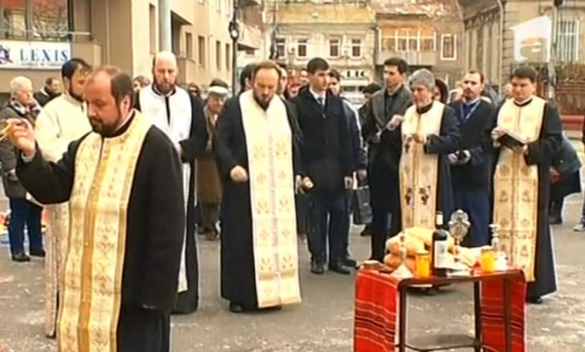 VIDEO / Patriarhia Română a organizat un parastas pentru victimele de la Clubul Colectiv. Șase luni de disperare și de durere nemărginită