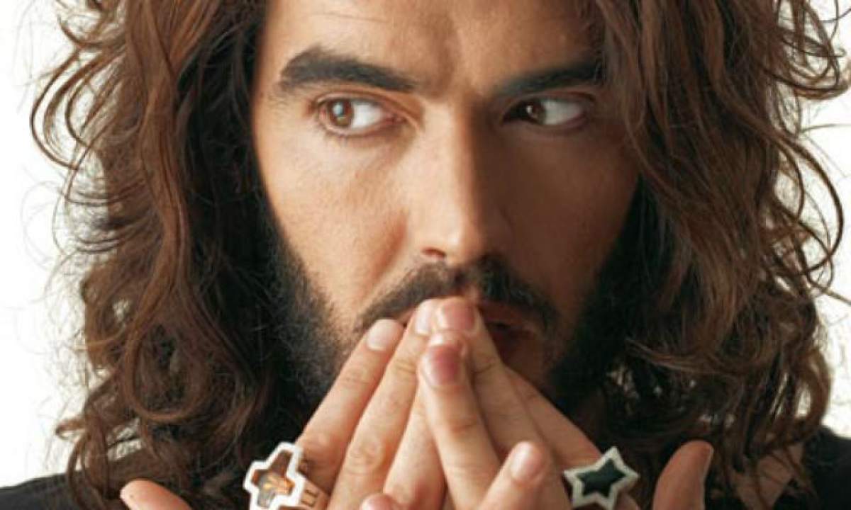 VIDEO / Russell Brand, fostul soţ al cântăreţei Katy Perry, tătic! Cine este femeia care îi dăruieşte un moştenitor