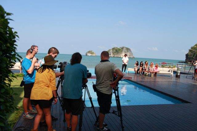 Credeai că Radu Vâlcan a stat la cumpărături în Thailanda cât a filmat pentru ”Insula iubirii”? Cu ce a venit, de fapt, la soția sa acasă