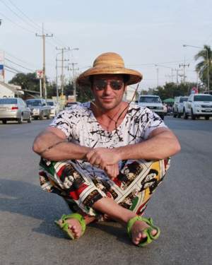 Credeai că Radu Vâlcan a stat la cumpărături în Thailanda cât a filmat pentru ”Insula iubirii”? Cu ce a venit, de fapt, la soția sa acasă