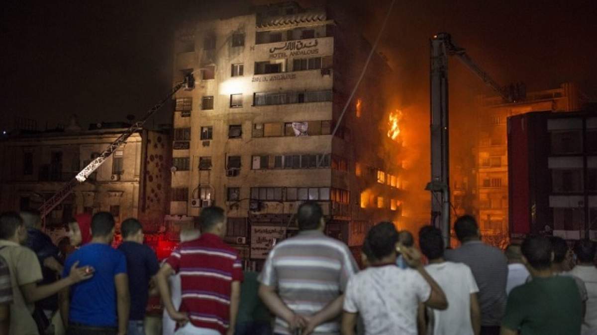 Incendiu devastator în Cairo! Trei persoane au murit, iar alte 91 au fost rănite