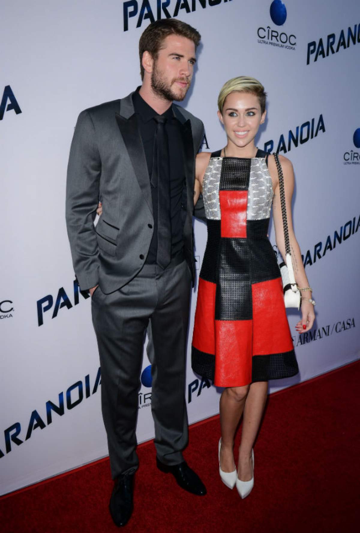 Bat clopote de nuntă pentru Miley Cyrus şi Liam Hemsworth