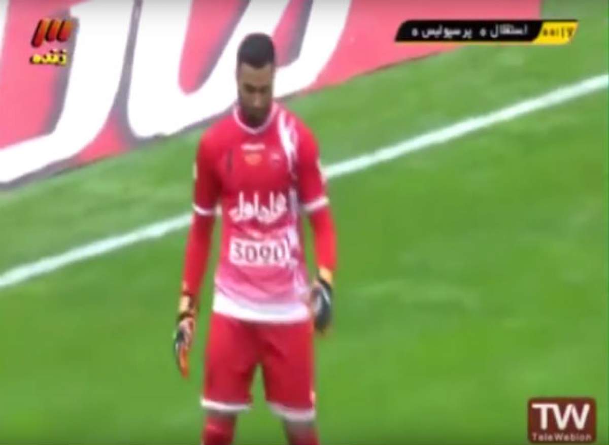 VIDEO & FOTO / Ups! Un fotbalist, suspendat pentru că avea pe pantaloni... Motivul e absurd şi a fost dat de gol de un fan!