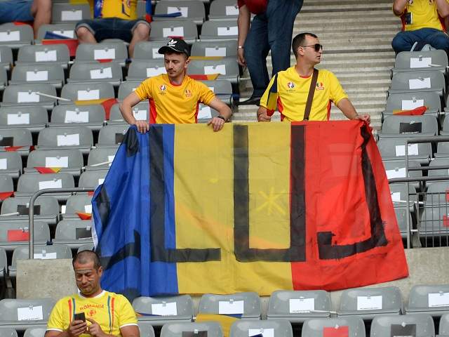 GALERIE FOTO / Avem cele mai tari imagini de la meciul Franţa – România! Fete frumoase, suporteri minunaţi şi fotbalişti de top!