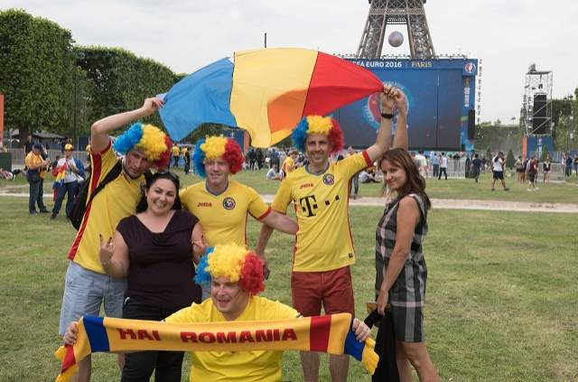 GALERIE FOTO / Avem cele mai tari imagini de la meciul Franţa – România! Fete frumoase, suporteri minunaţi şi fotbalişti de top!
