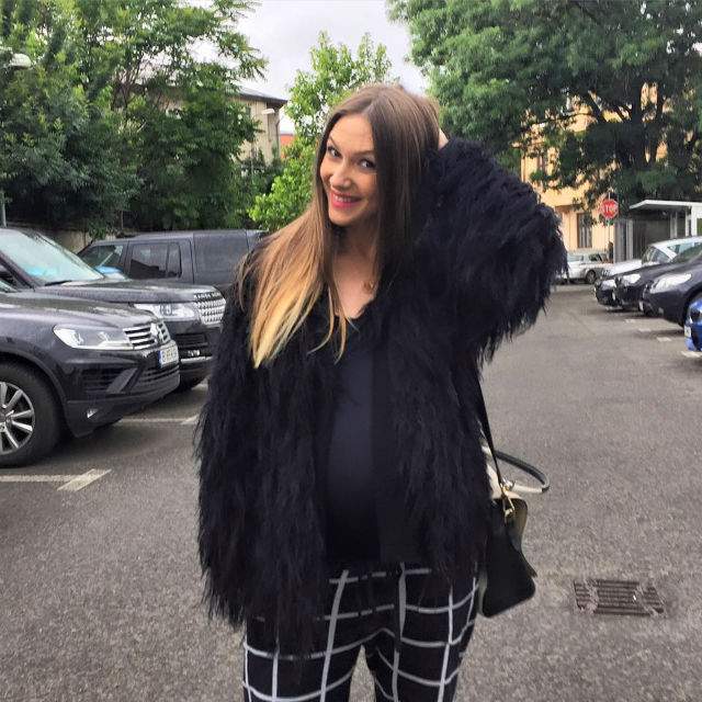 FOTO / Ce a apărut pe pagina de Facebook a Adelei Popescu la scurt timp după ce vedeta a născut
