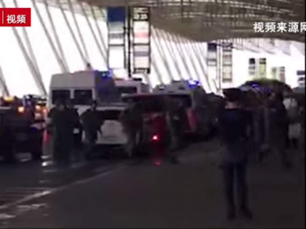 VIDEO / Explozie pe aeroportul din Shanghai. Mai multe persoane au fost rănite: "Au văzut fum ieşind. Zona a fost izolată"
