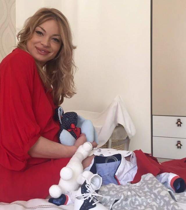 A devenit mămică şi nu-şi imagina că va fi atât de frumos! Ce spune Valentina Pelinel despre momentele petrecute cu Milan Cristian