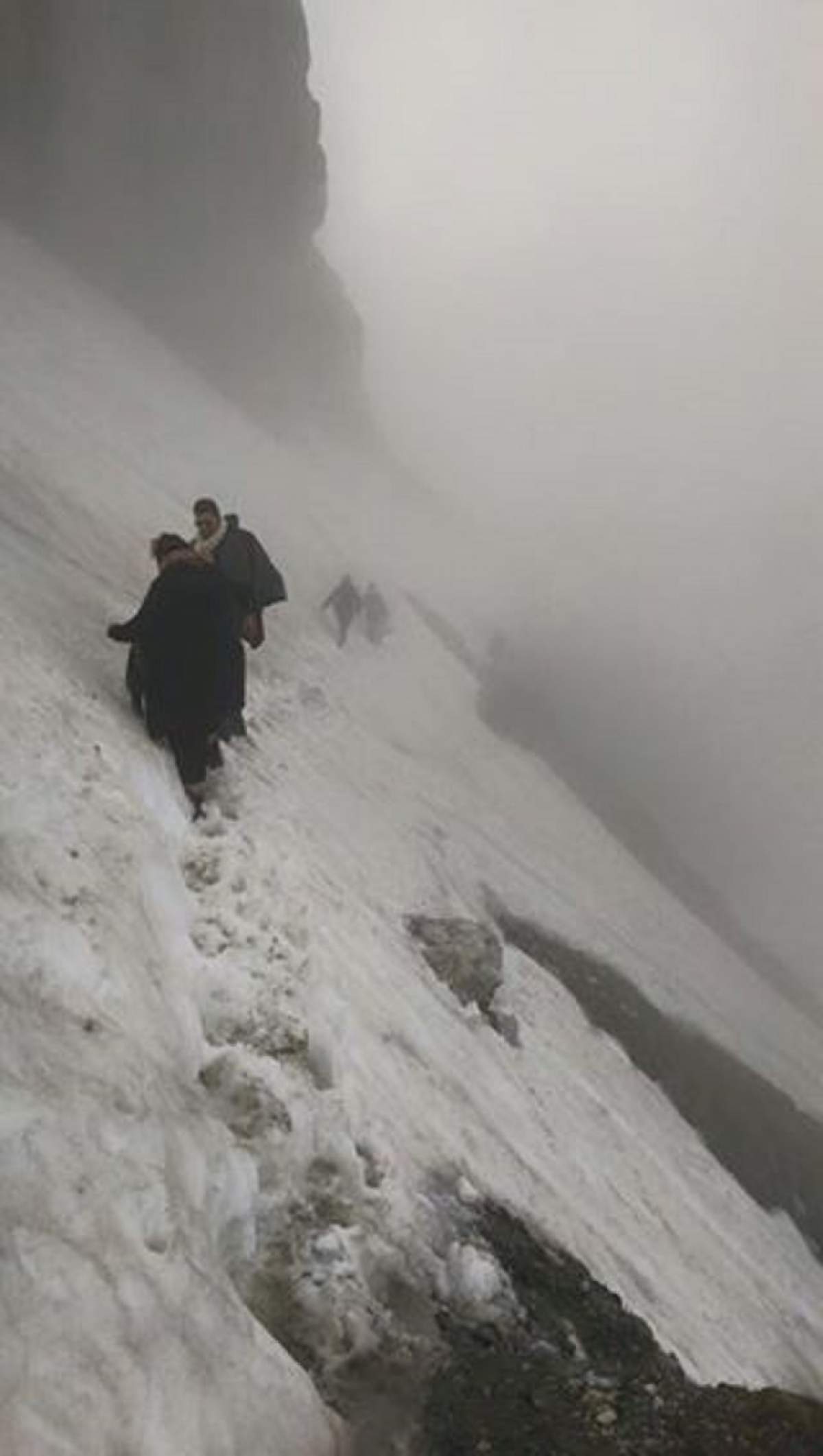 FOTO / Ozana Barabancea, la un pas de moarte în creierul munţilor! A fost abandonată de prietenă care a lăsat-o în pustiul îngheţat: "Cumplit şi traumatizant"