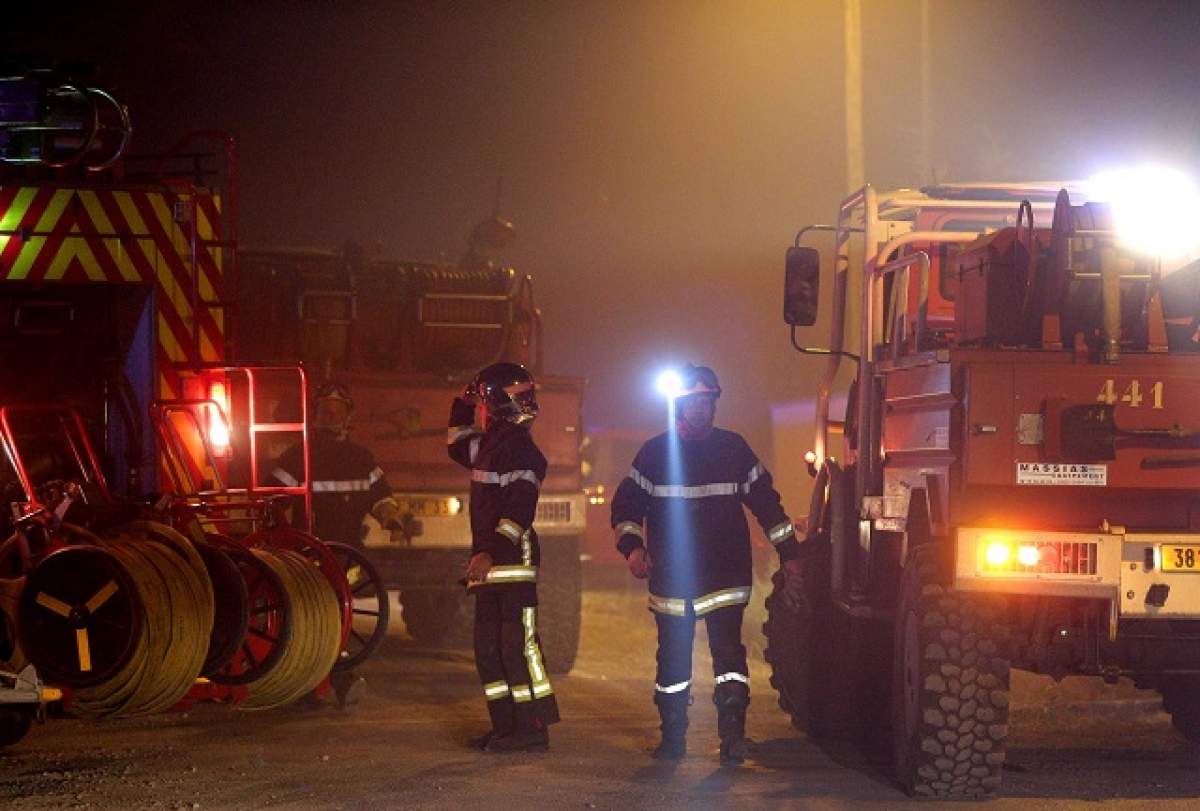 Incendiu în Bucureşti! Pompierii se luptă cu flăcările în aceste momente