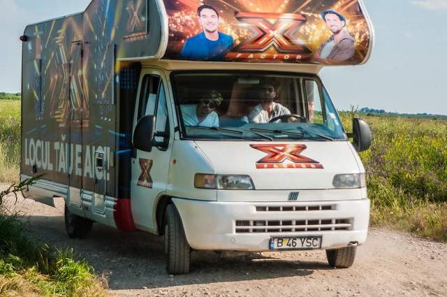 Schimbare senzaţională la "X Factor"! Răzvan şi Dani au căutat factorul X de la înălţime