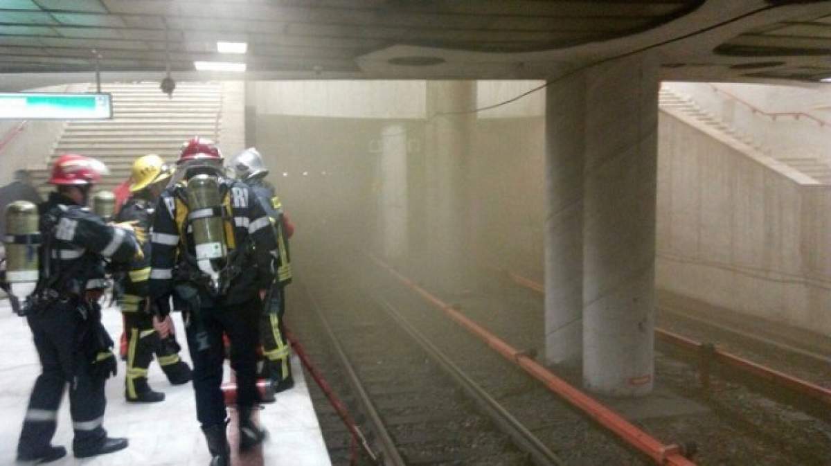 Incendiu la metrou! Un tren a luat foc în mers, iar călătorii au fost evacuaţi de urgenţă