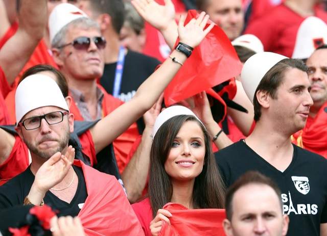 FOTO / „Tricolori”, lăsaţi gluma, ele sunt spuma! Chiricheş şi compania sunt în pericol! La Lyon, fanele Albaniei le vor lua ochii băieţilor lui Iordănescu!