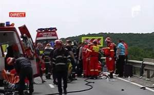 Autocar cu copii răsturnat pe drumul spre Făgăraș. Patru morţi şi 27 de persoane transportate la spital