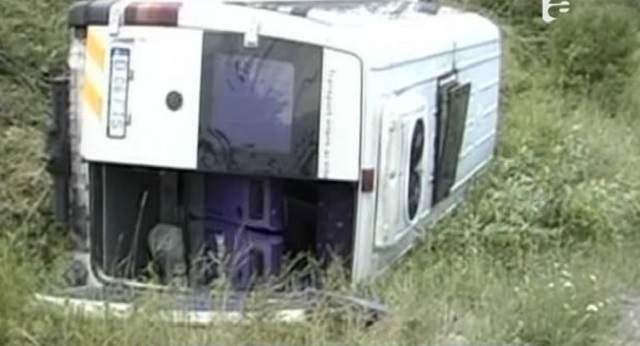 Autocar cu copii răsturnat pe drumul spre Făgăraș. Patru morţi şi 27 de persoane transportate la spital
