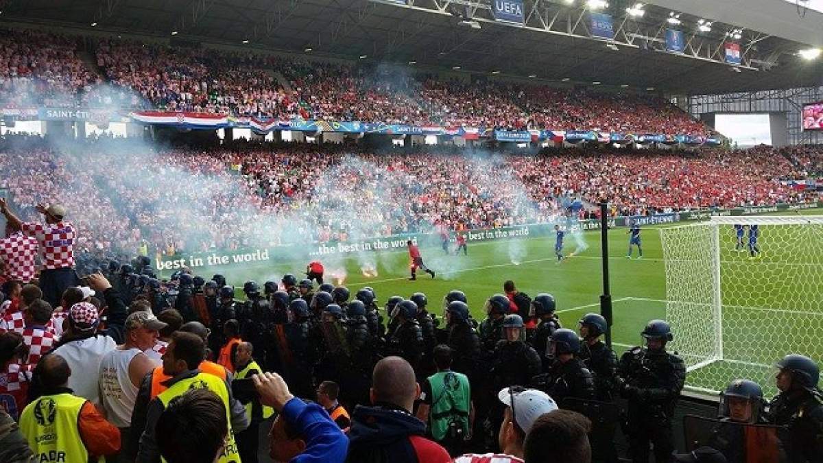 EURO 2016 / Cehia – Croaţia 2-2, în Grupa D! Nebunie la Saint-Etienne! Fanii croaţi au generat iadul pe stadion! Meciul a fost întrerupt! Croaţia, EXCLUSĂ de la Campionatul European? - VIDEO